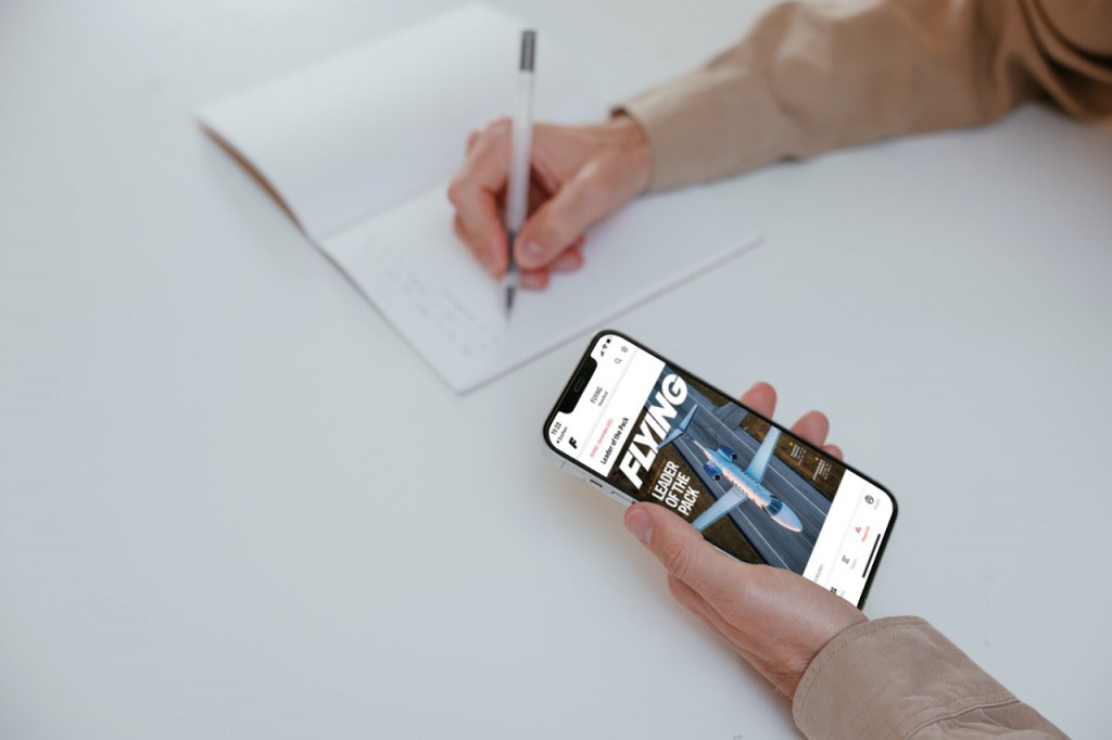 Smartphone with Flying Mag App